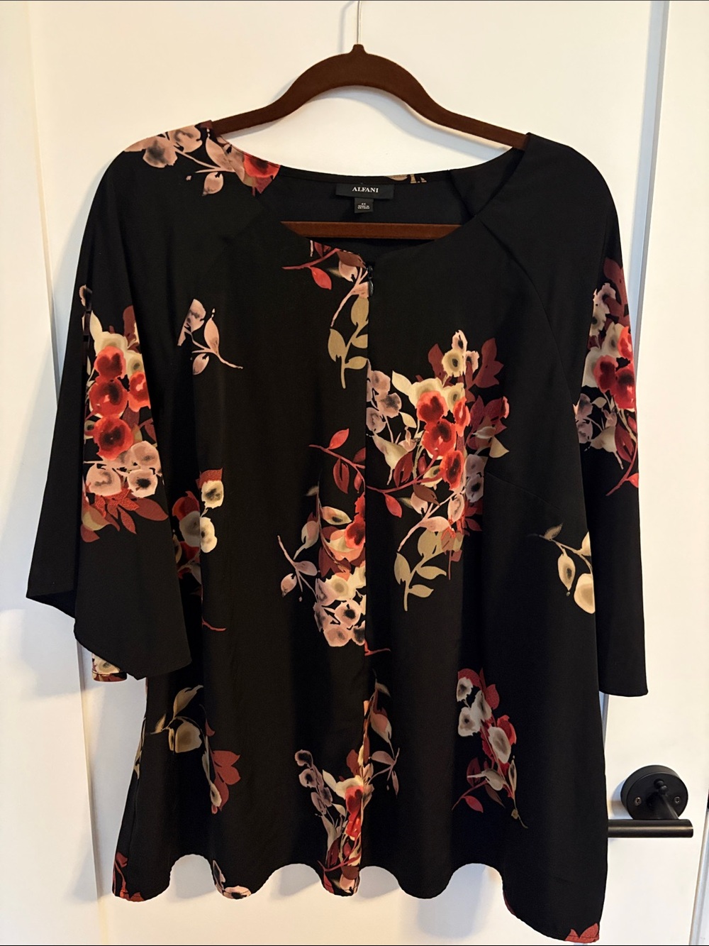 Alfani Black Floral Flutter-Sleeve Tunic. 2X women’s plus size.